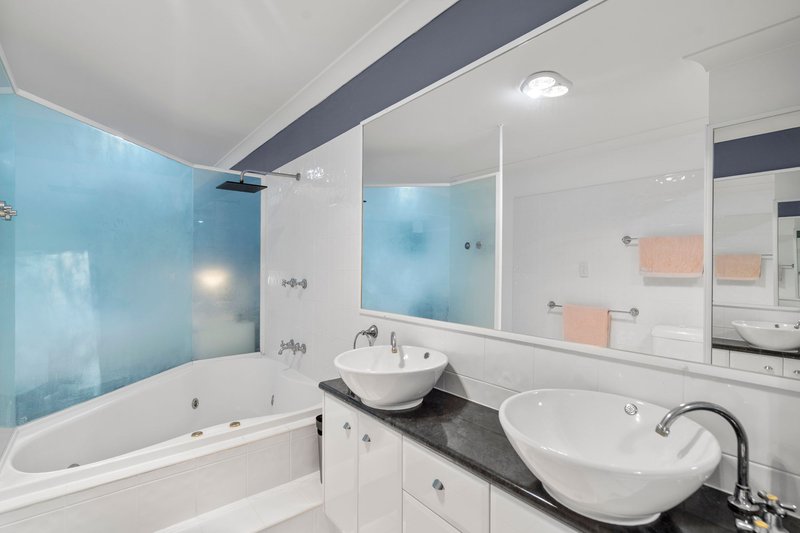 Photo - 18/2 Ridgeline Way, Highland Park QLD 4211 - Image 9