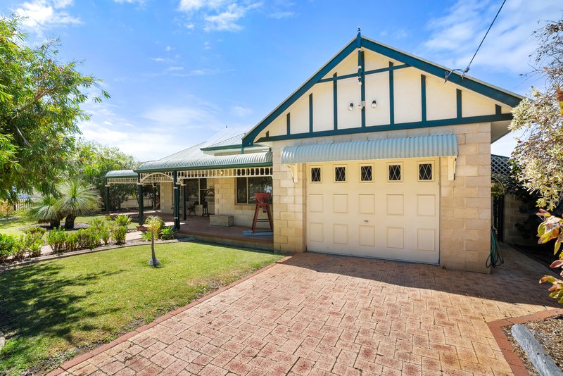 Photo - 182 Safety Bay Road, Safety Bay WA 6169 - Image 2