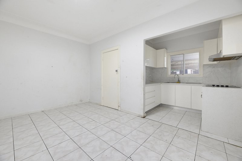 Photo - 182 Virgil Avenue, Chester Hill NSW 2162 - Image 4
