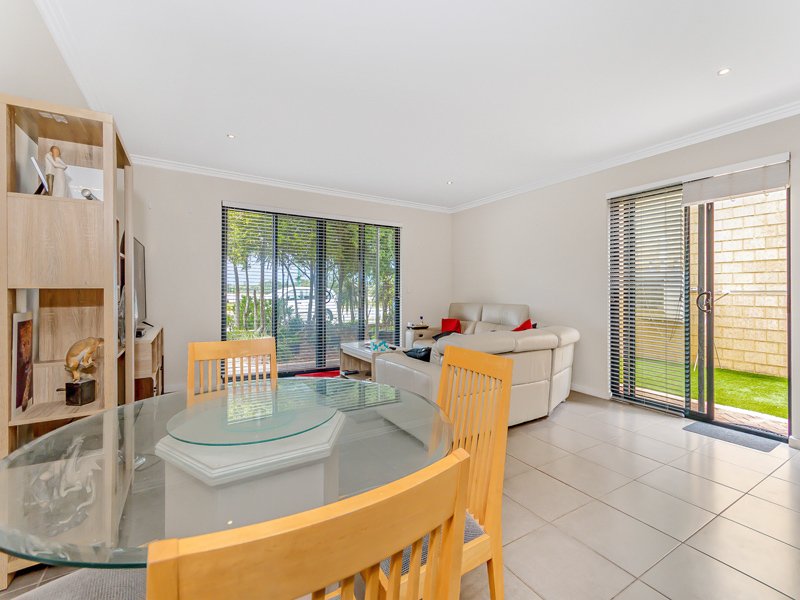 Photo - 18/20-22 Lake Street, Rockingham WA 6168 - Image 4