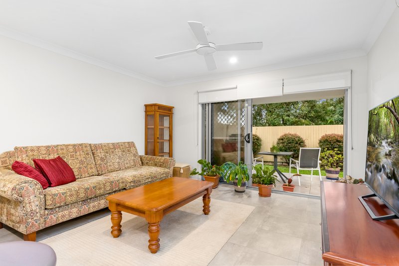 Photo - 18/20 Eminence Lane, Bridgeman Downs QLD 4035 - Image 2