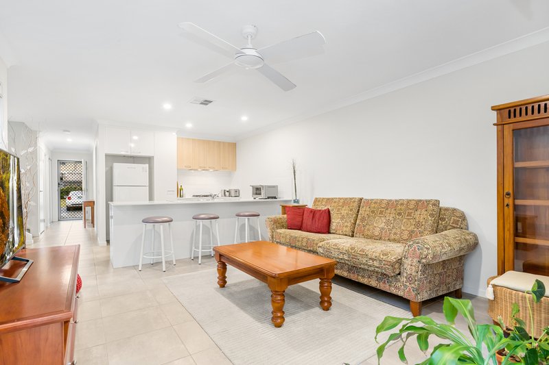 Photo - 18/20 Eminence Lane, Bridgeman Downs QLD 4035 - Image 3