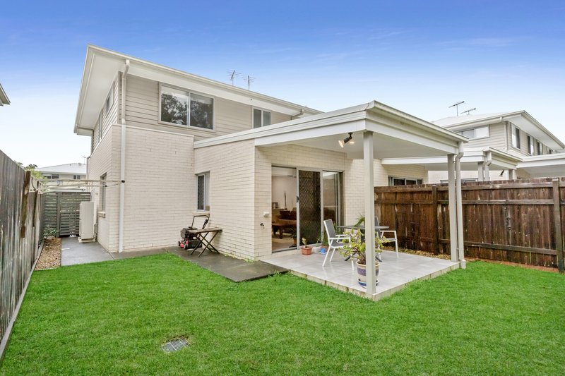 Photo - 18/20 Eminence Lane, Bridgeman Downs QLD 4035 - Image 12