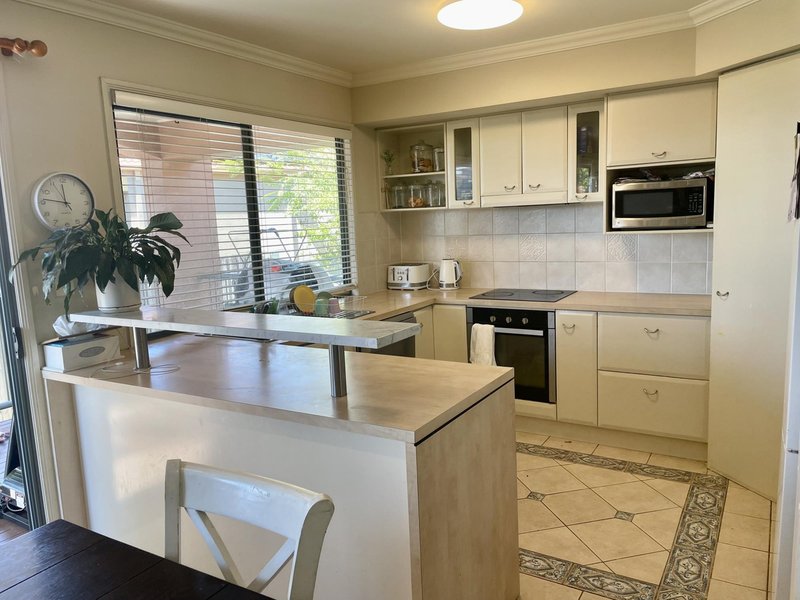 Photo - 18/20 Fairway Drive, Clear Island Waters QLD 4226 - Image 4