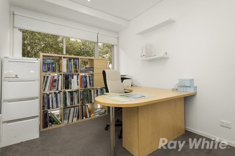 Photo - 18/213 Normanby Road, Notting Hill VIC 3168 - Image 8