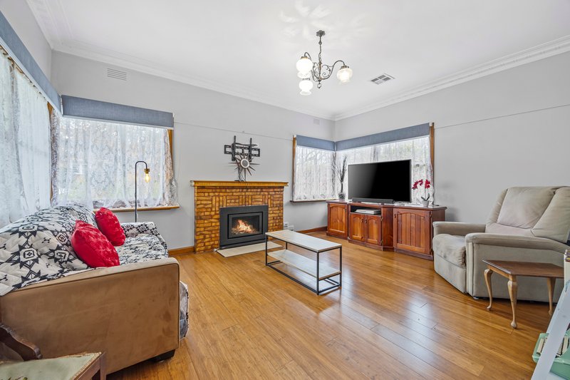 Photo - 1/826 Bond Street, Mount Pleasant VIC 3350 - Image 4