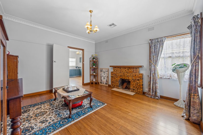 Photo - 1/826 Bond Street, Mount Pleasant VIC 3350 - Image 7