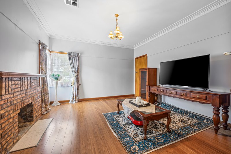 Photo - 1/826 Bond Street, Mount Pleasant VIC 3350 - Image 8