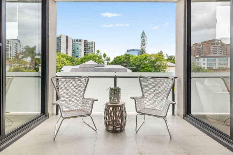 Photo - 18/3 Bennett Street, Toowong QLD 4066 - Image 16