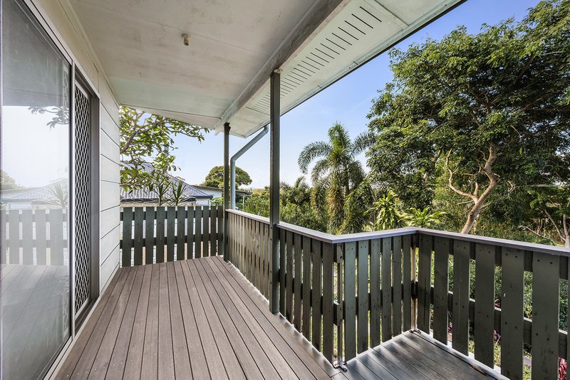 Photo - 183 Esplanade South, Deception Bay QLD 4508 - Image 2