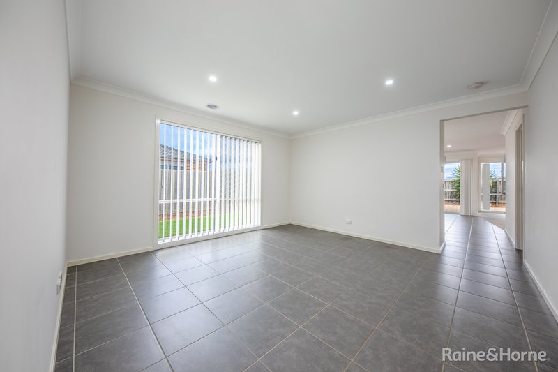 Photo - 183 James Melrose Drive, Brookfield VIC 3338 - Image 7