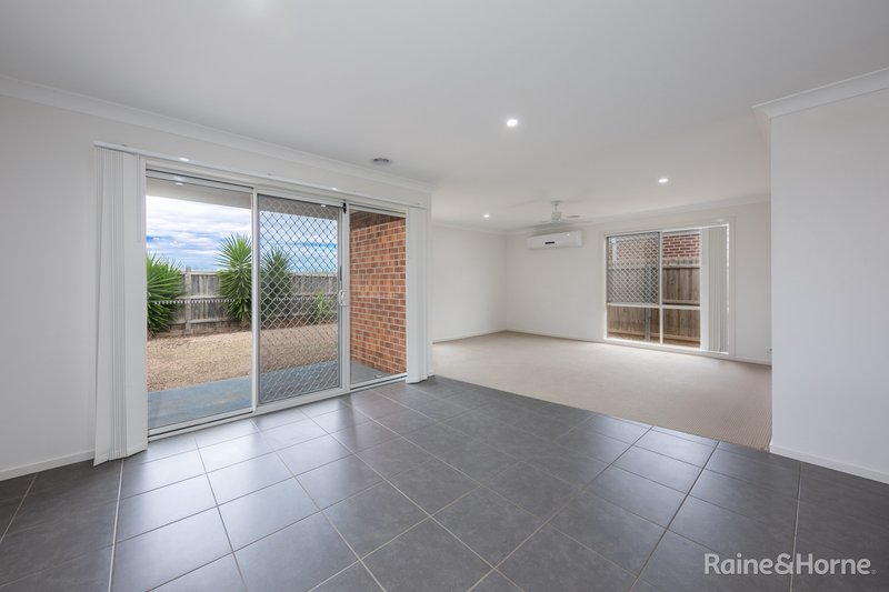 Photo - 183 James Melrose Drive, Brookfield VIC 3338 - Image 9