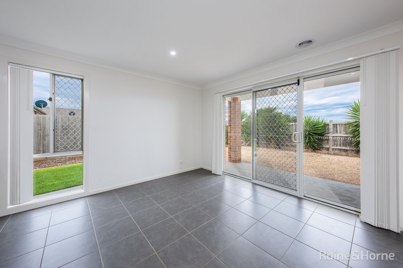 Photo - 183 James Melrose Drive, Brookfield VIC 3338 - Image 10