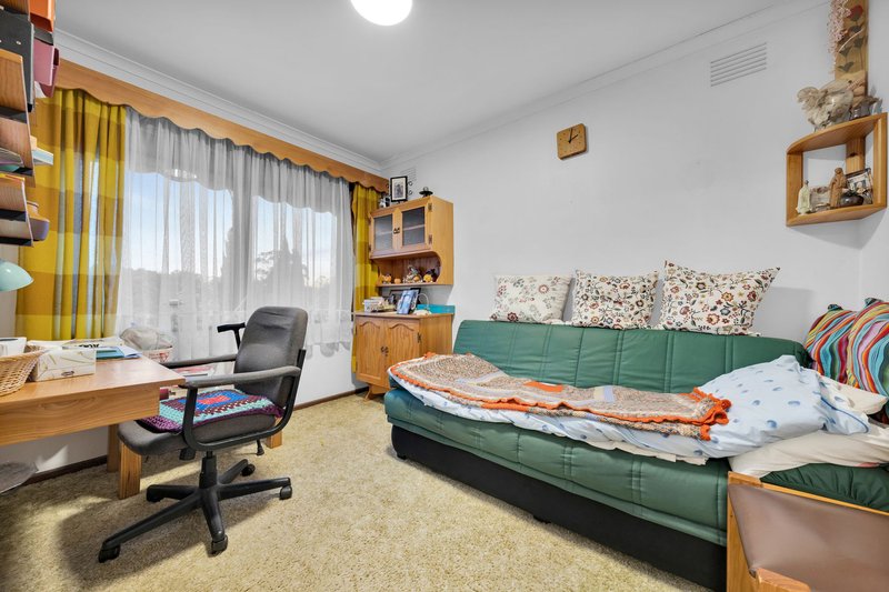 Photo - 183 Outlook Drive, Dandenong North VIC 3175 - Image 8