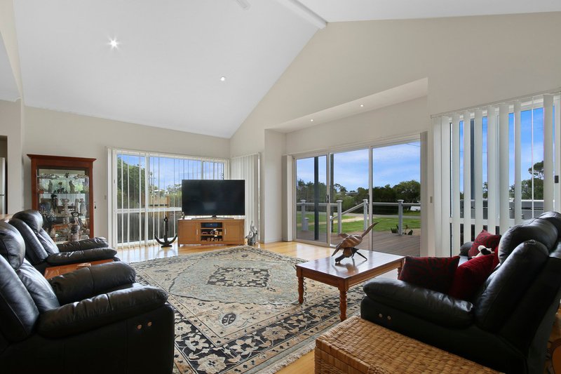 Photo - 183 Western Boulevard, Raymond Island VIC 3880 - Image 3