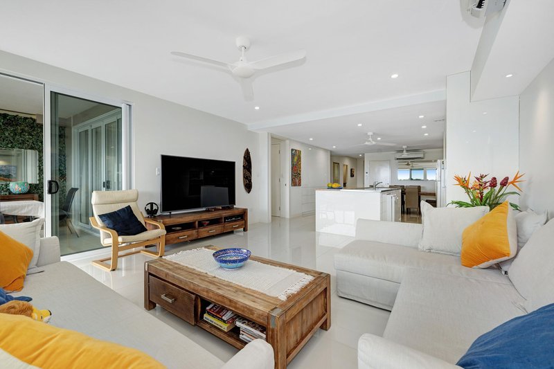 Photo - 18/30-32 Fitzgerald Esplanade, Innisfail QLD 4860 - Image 1