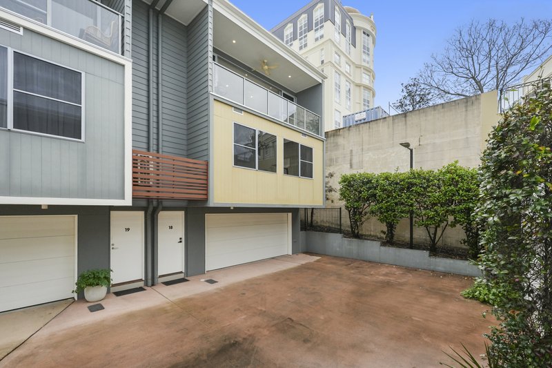 Photo - 18/3031 The Boulevard, Carrara QLD 4211 - Image 14