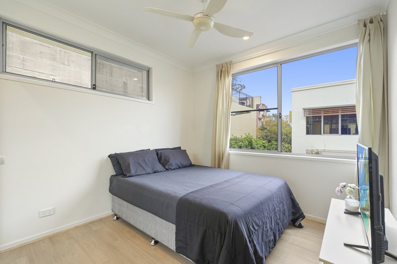 Photo - 18/3031 The Boulevard, Carrara QLD 4211 - Image 16