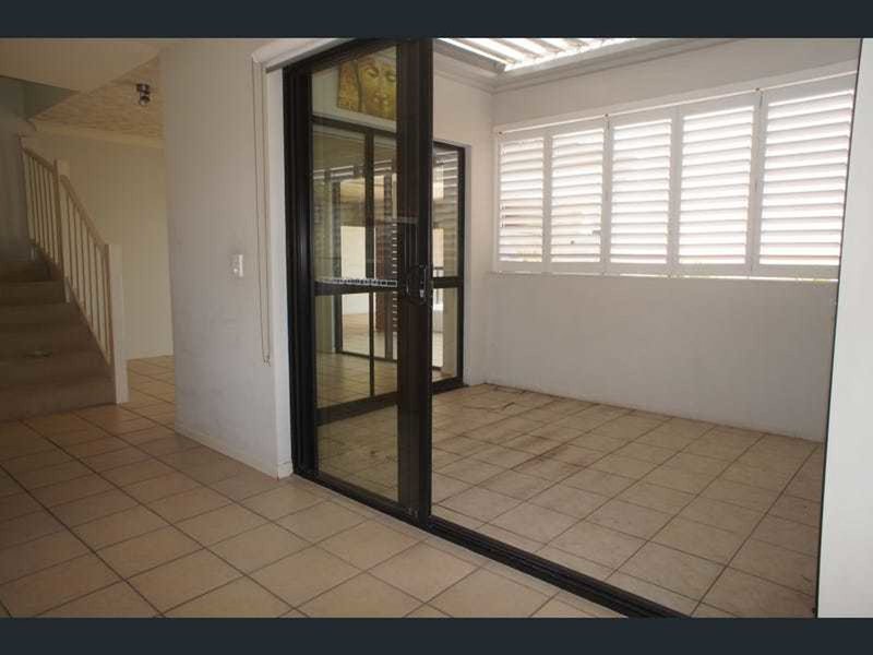 Photo - 18/31-33 Railway Street, Southport QLD 4215 - Image 8