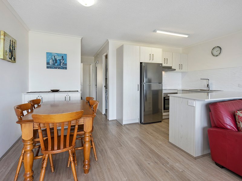 Photo - 18/35-37 Sixth Avenue, Maroochydore QLD 4558 - Image 4