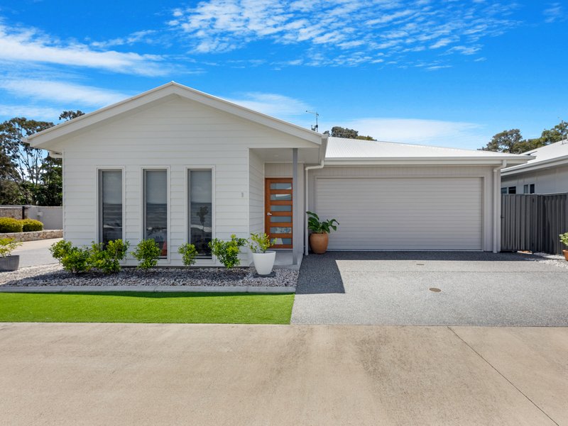 Photo - 1/835 Boat Harbour Drive, Urangan QLD 4655 - Image 2