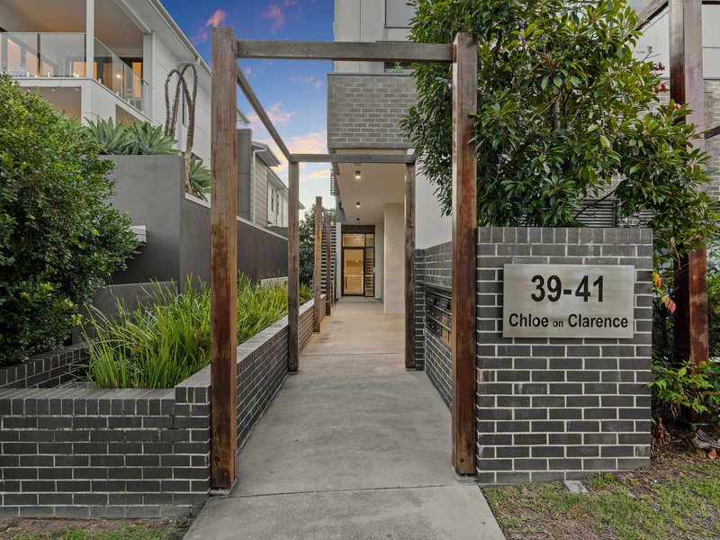 Photo - 18/39-41 Clarence Road, Indooroopilly QLD 4068 - Image 2