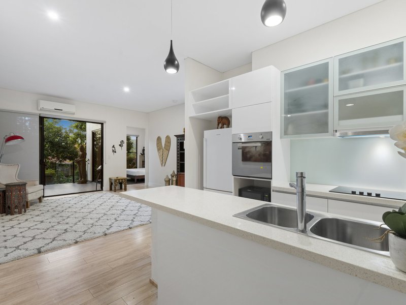 Photo - 18/39-41 Clarence Road, Indooroopilly QLD 4068 - Image 7
