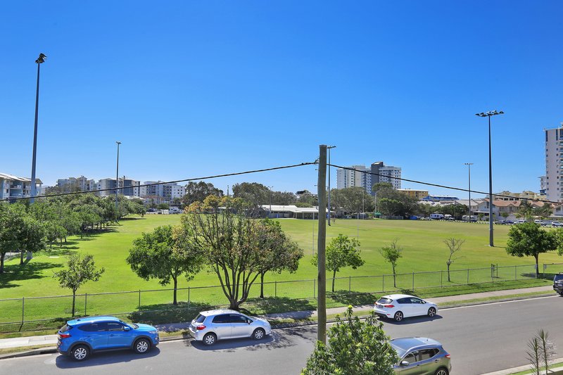 Photo - 18/39 Kingsford Smith Parade, Maroochydore QLD 4558 - Image 11