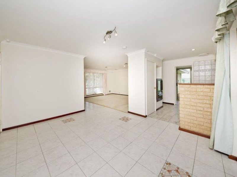 Photo - 184 Illawarra Crescent, Ballajura WA 6066 - Image 3