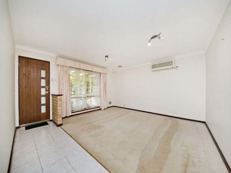 Photo - 184 Illawarra Crescent, Ballajura WA 6066 - Image 9