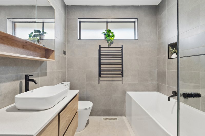 Photo - 184 Leamington Street, Reservoir VIC 3073 - Image 11