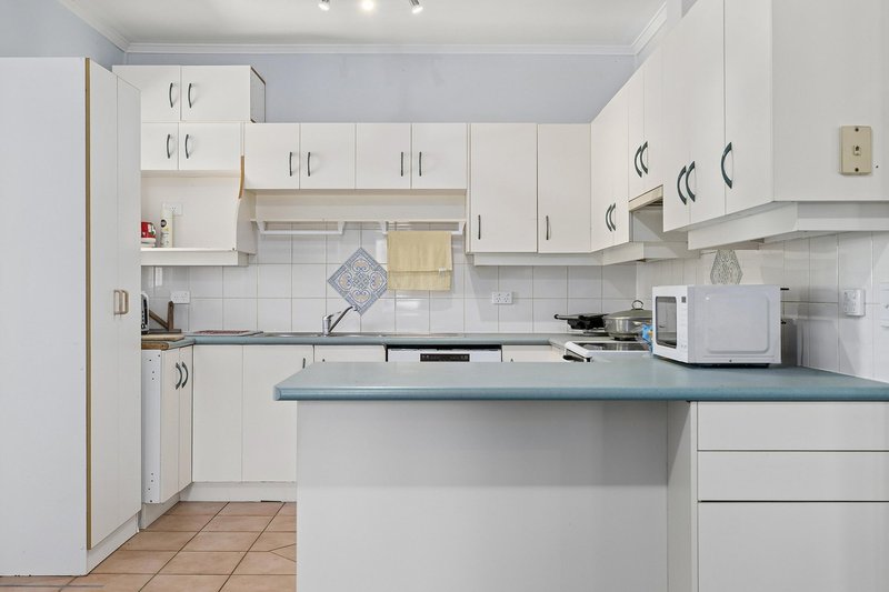 Photo - 184 Mostyn Street, Berserker QLD 4701 - Image 4