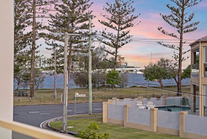 Photo - 1/84 The Esplanade, Paradise Point QLD 4216 - Image 11