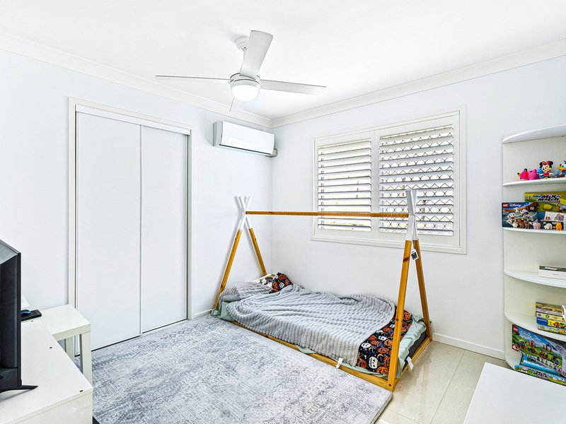 Photo - 184 Universal Street, Oxenford QLD 4210 - Image 9