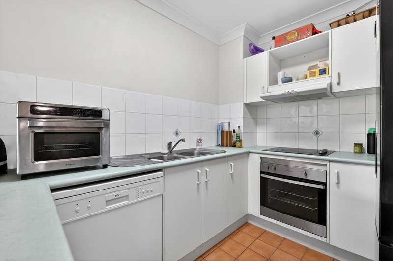 Photo - 18/45 Pohlman Street, Southport QLD 4215 - Image 4