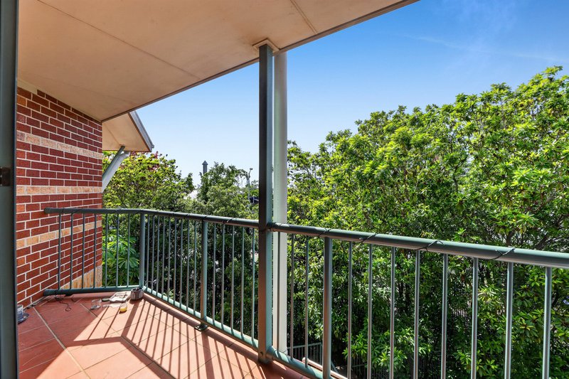 Photo - 18/45 Pohlman Street, Southport QLD 4215 - Image 9