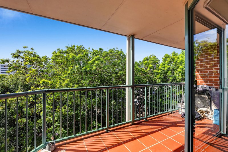 Photo - 18/45 Pohlman Street, Southport QLD 4215 - Image 10