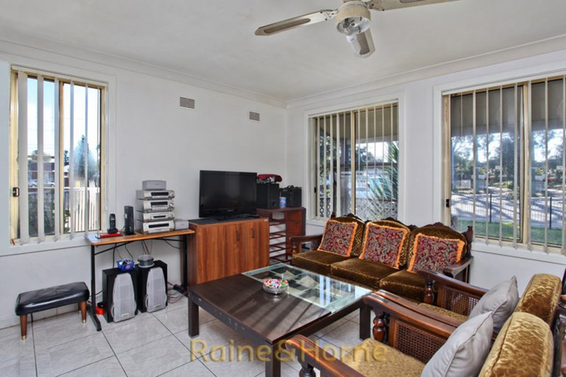 Photo - 185 Carlisle Avenue, Hebersham NSW 2770 - Image 4