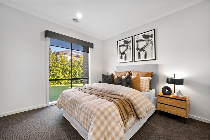 Photo - 185 Honour Avenue, Clyde North VIC 3978 - Image 12