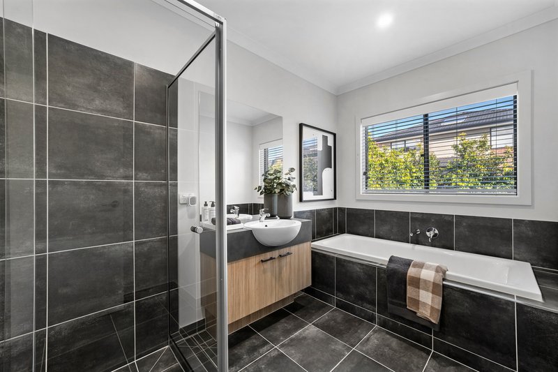Photo - 185 Honour Avenue, Clyde North VIC 3978 - Image 14