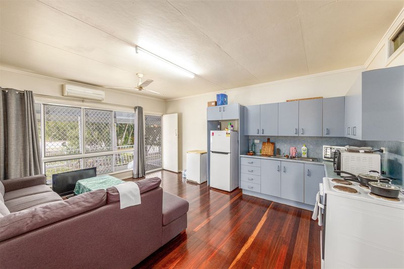 Photo - 185 Stuart Drive, Wulguru QLD 4811 - Image 2