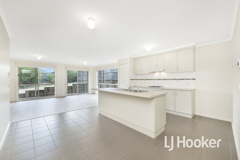 Photo - 18/51 Leigh Drive, Pakenham VIC 3810 - Image 6