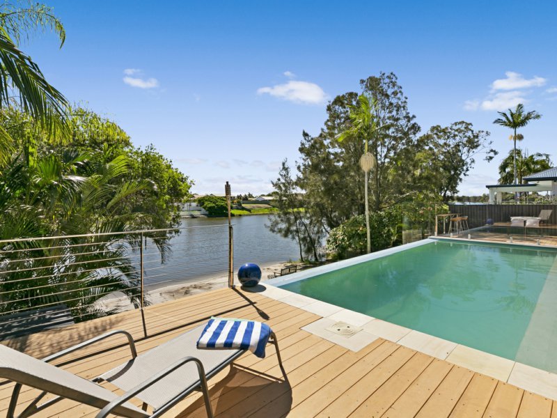 Photo - 186 Acanthus Ave , Burleigh Waters QLD 4220 - Image 1