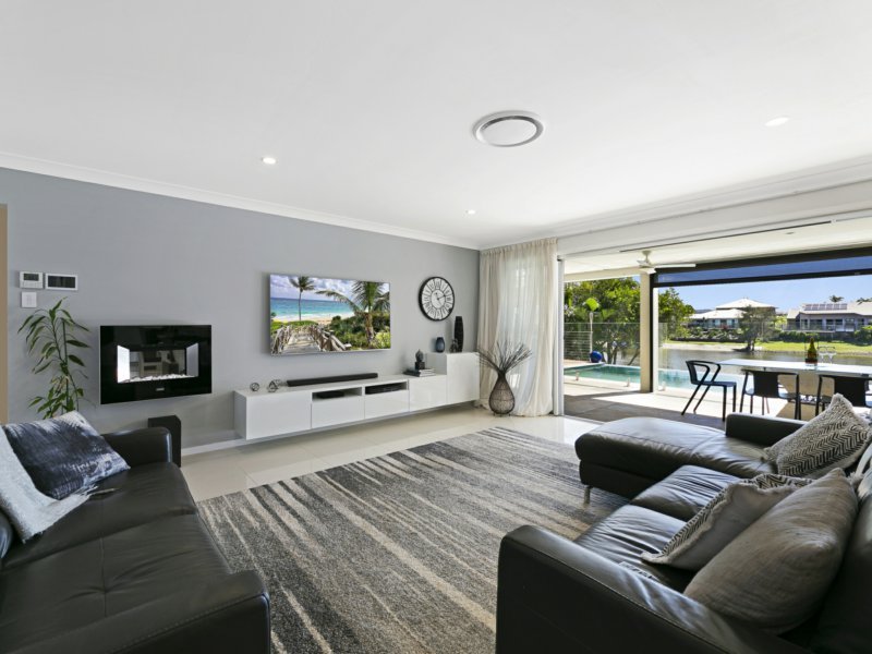 Photo - 186 Acanthus Ave , Burleigh Waters QLD 4220 - Image 4