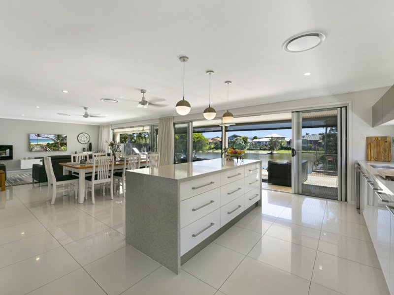 Photo - 186 Acanthus Ave , Burleigh Waters QLD 4220 - Image 6