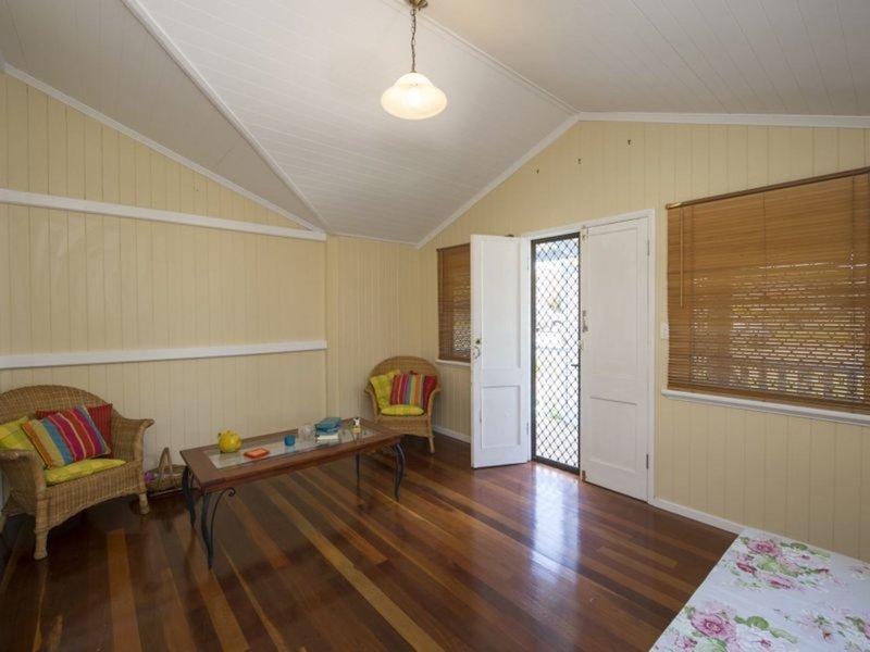 Photo - 186 Auckland Street, South Gladstone QLD 4680 - Image 3