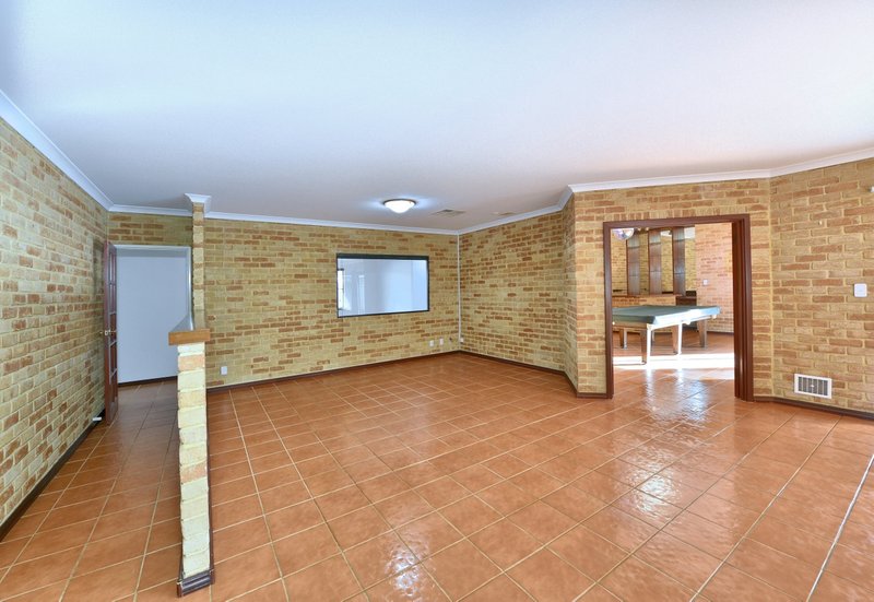 Photo - 186 Fendam Street, Warnbro WA 6169 - Image 7