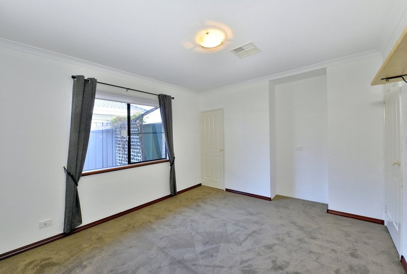 Photo - 186 Fendam Street, Warnbro WA 6169 - Image 14