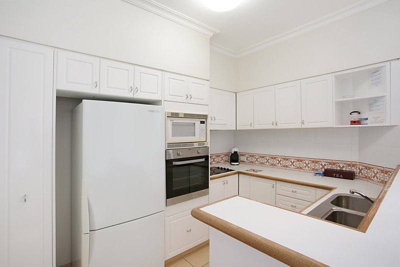 Photo - 18/6 Northcliffe Terrace, Surfers Paradise QLD 4217 - Image 4