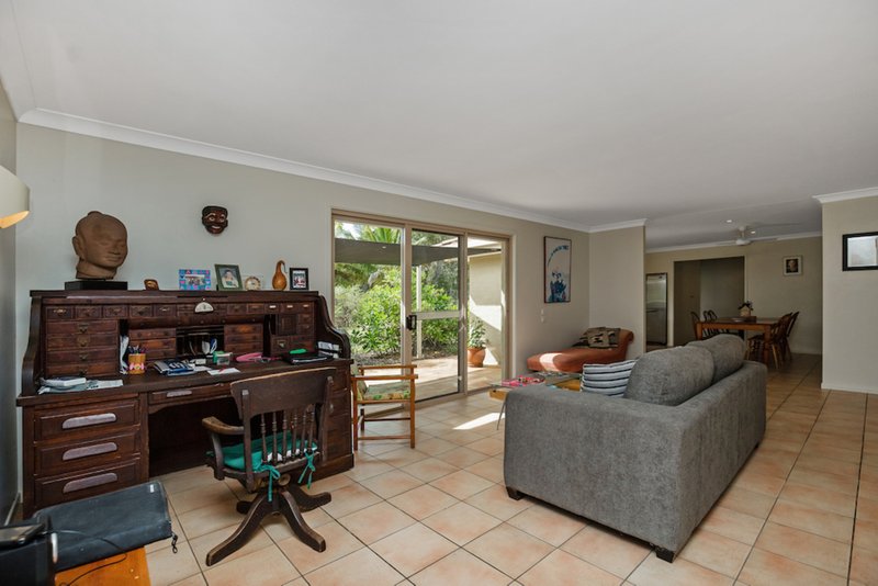 Photo - 186 Sylvan Drive, Moore Park Beach QLD 4670 - Image 12